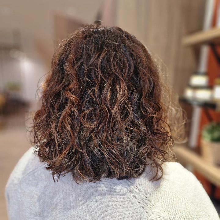 venez sublimer vos cheveux bouclés